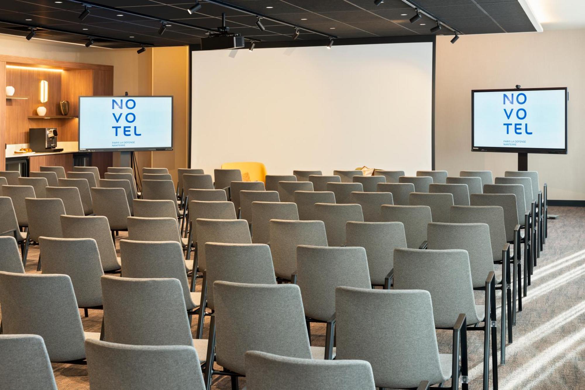 Novotel Paris La Defense Нантер Екстериор снимка