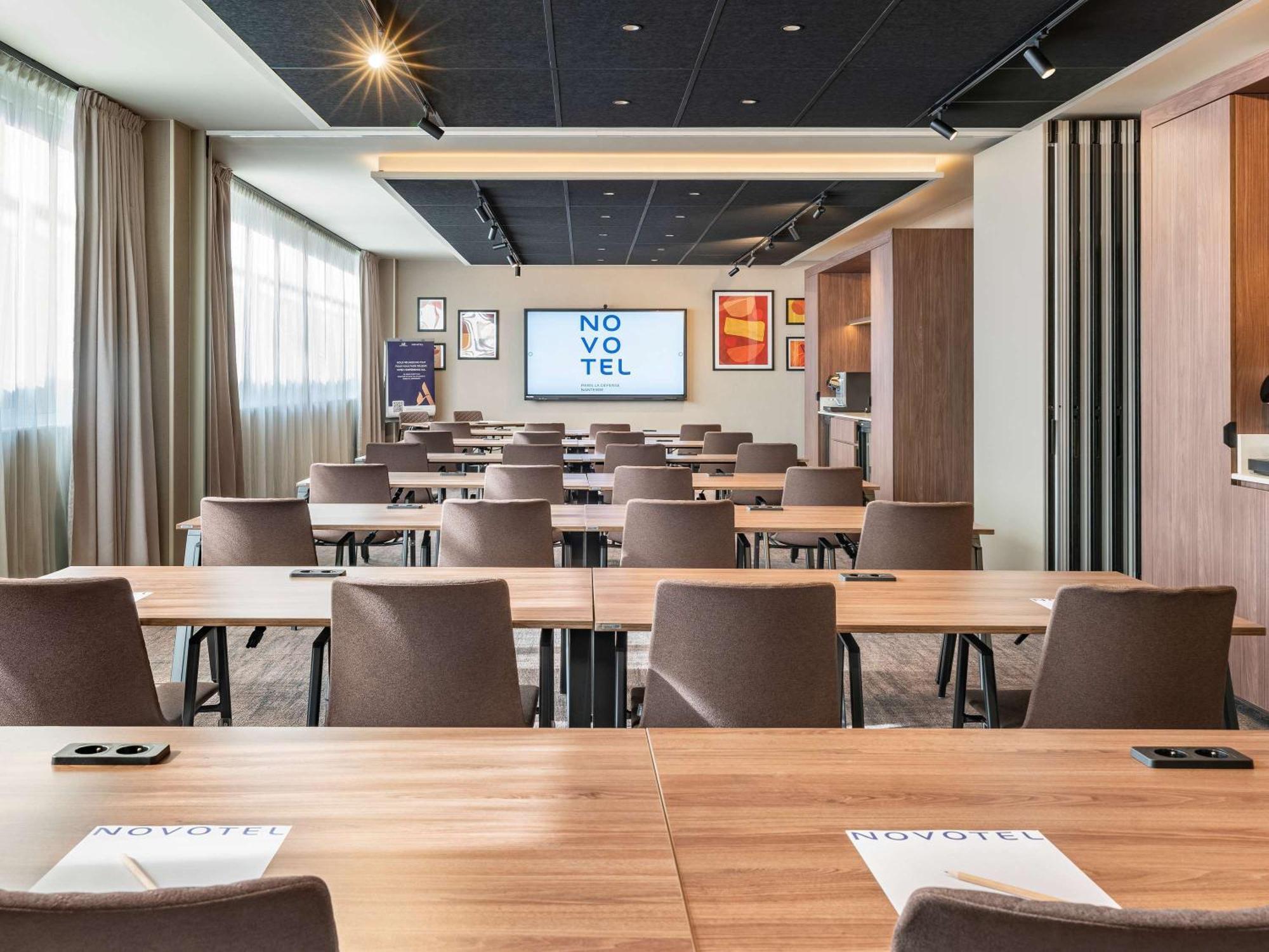 Novotel Paris La Defense Нантер Екстериор снимка