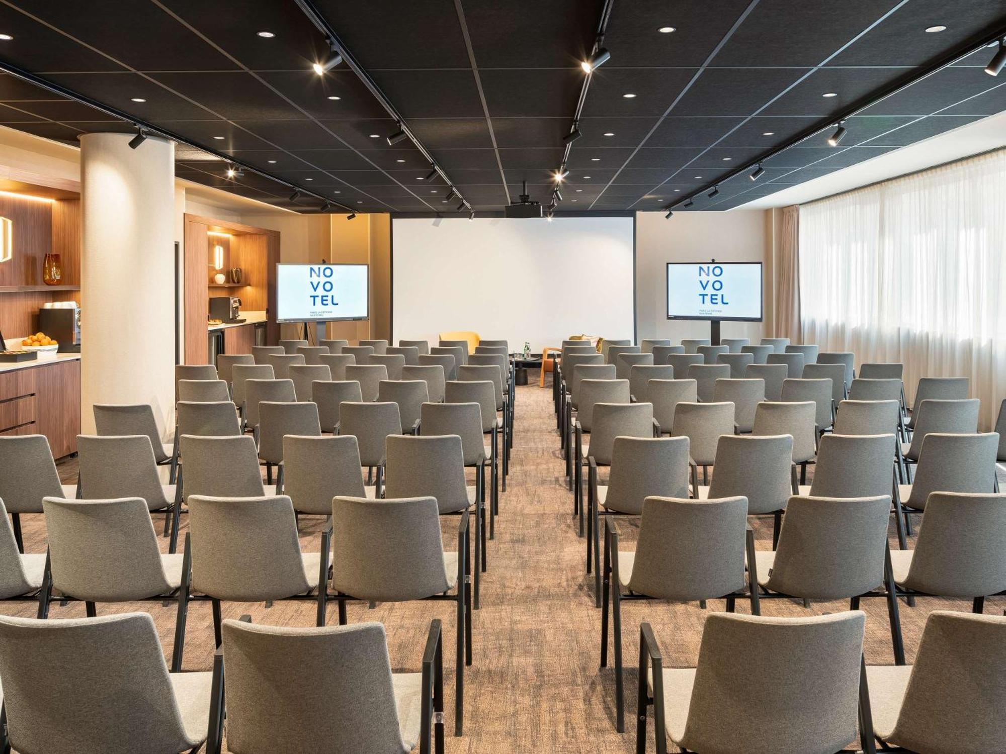 Novotel Paris La Defense Нантер Екстериор снимка