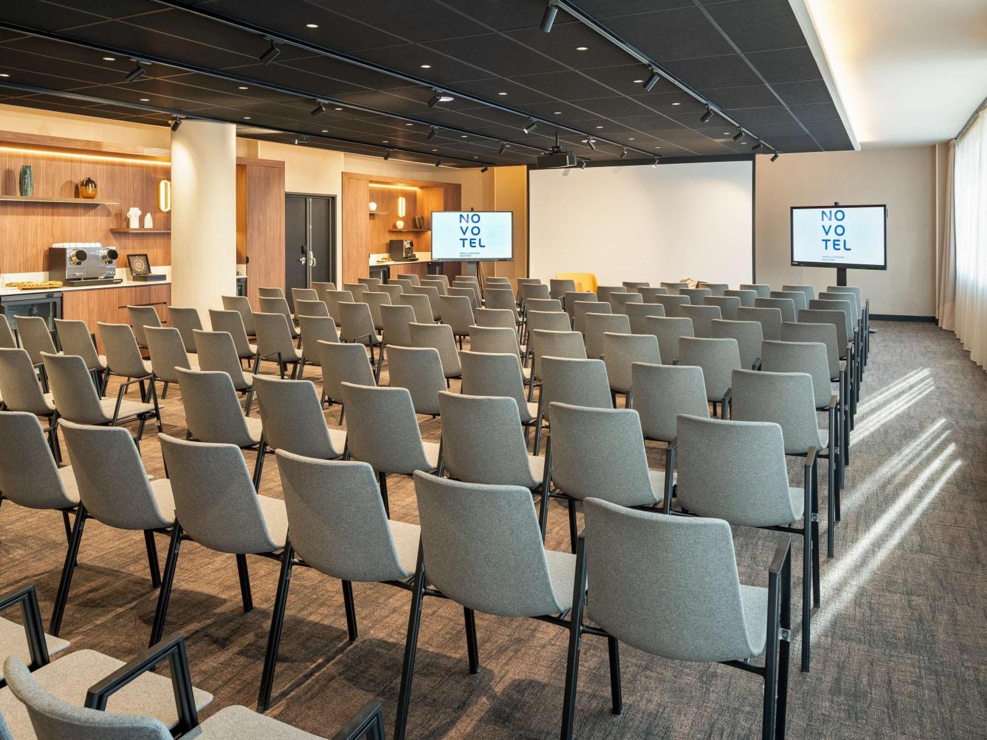Novotel Paris La Defense Нантер Екстериор снимка