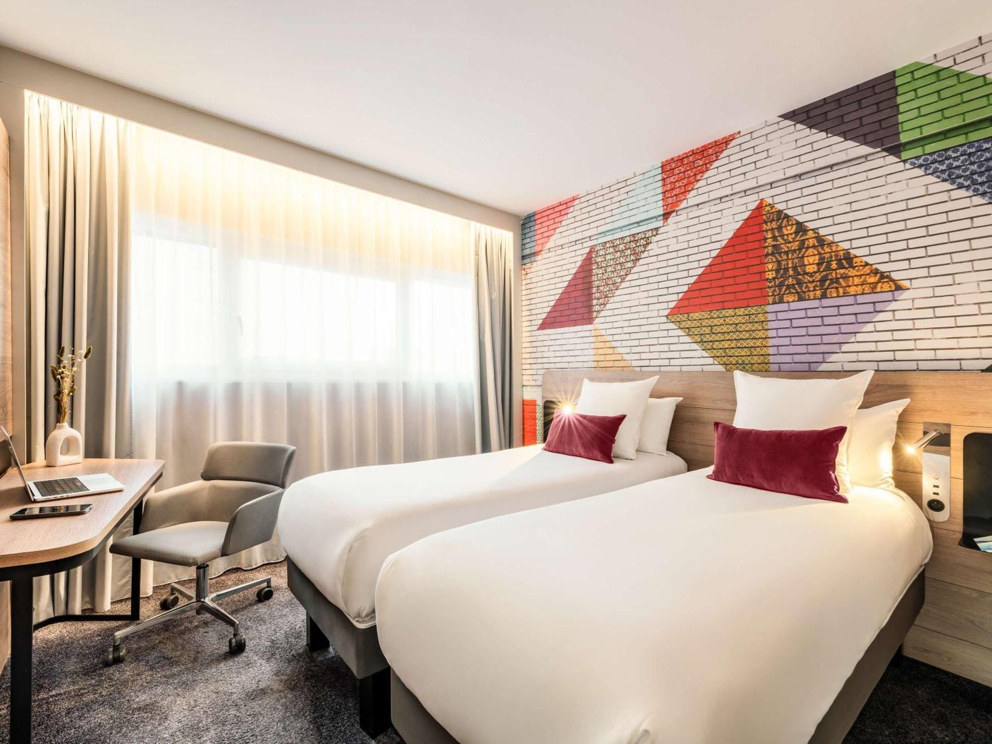Novotel Paris La Defense Нантер Екстериор снимка